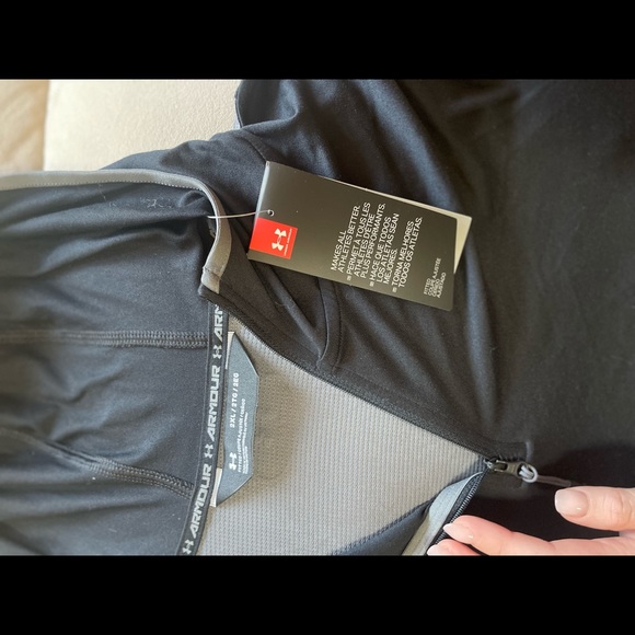 Under Armour Black Lightweight Hoodie Quarter Zip - Brand New with Tags - Picture 4 of 7
